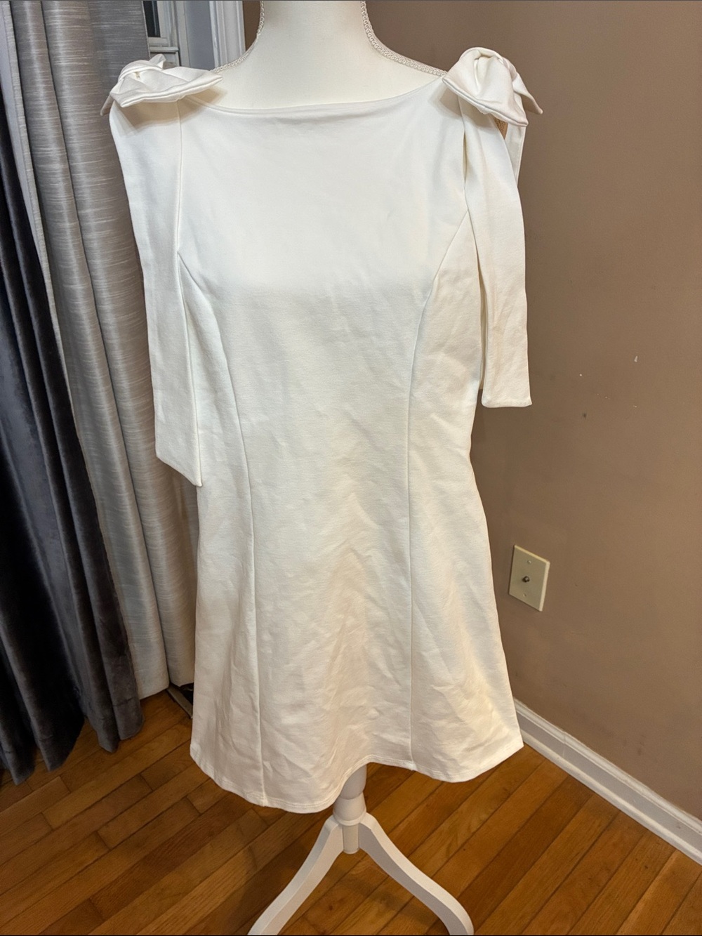 Pants Store est 1958 Women's Cream Bow-Shoulder Tunic Dress